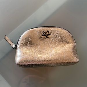 VS Pouch